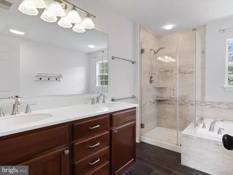 Bath - 10313 Corryton Ct, Manassas, VA 20110 photo 2 of 4
