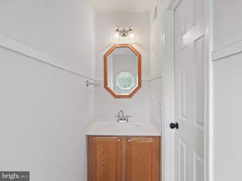 Bath - 10313 Corryton Ct, Manassas, VA 20110 photo 1 of 4