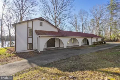8909 Burwell Rd, Nokesville, VA 20181