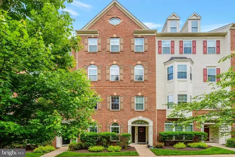 7344 Brunson Cir, Gainesville, VA 20155
