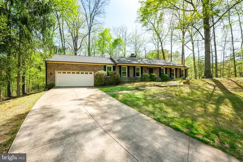 4597 Bishop Pl, Dumfries, VA 22025