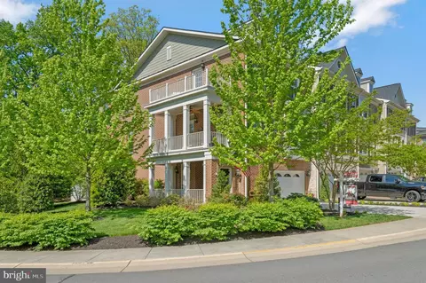 8024 Turtle Creek Cir, Gainesville, VA 20155