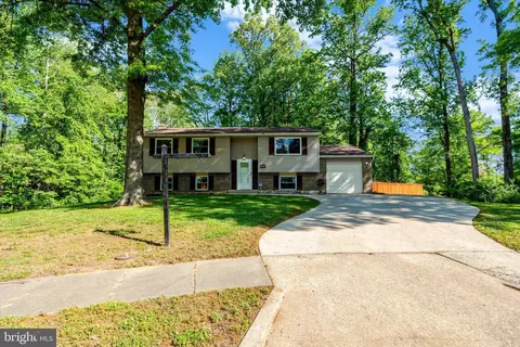16000 Normandy Ct, Woodbridge, VA 22191
