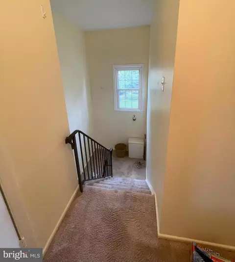 Entry Way - 9470 Abingdon Ct, Manassas, VA 20109 photo 2 of 3