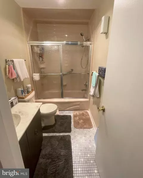 Bath - 9470 Abingdon Ct, Manassas, VA 20109 photo 1 of 1