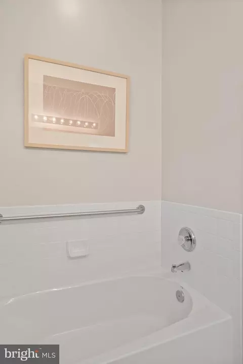 Bath - 6922 Broadleaf Ter, Gainesville, VA 20155 photo 3 of 6
