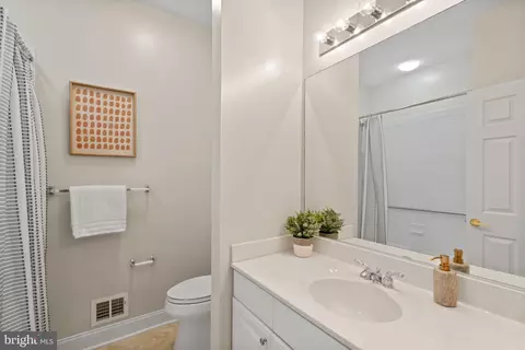 Bath - 6922 Broadleaf Ter, Gainesville, VA 20155 photo 5 of 6