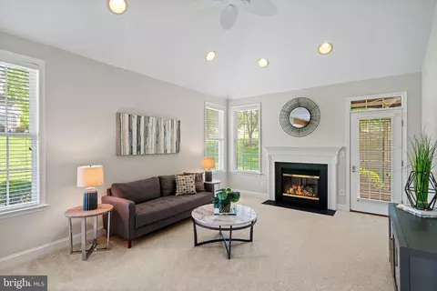Living - 6922 Broadleaf Ter, Gainesville, VA 20155 photo 3 of 4