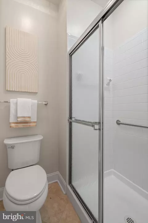 Bath - 6922 Broadleaf Ter, Gainesville, VA 20155 photo 4 of 6