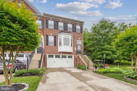 5933 Riverside Dr, Woodbridge, VA 22193