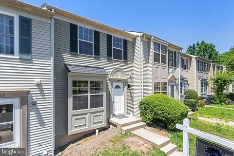 1985 Winslow Ct, Woodbridge, VA 22191