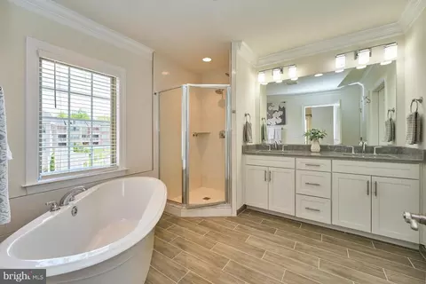 Bath - 7940 Turtle Creek Cir, Gainesville, VA 20155 photo 2 of 6