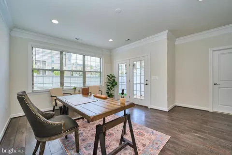 Dining - 7940 Turtle Creek Cir, Gainesville, VA 20155 photo 4 of 5