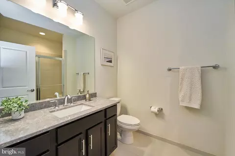 Bath - 7940 Turtle Creek Cir, Gainesville, VA 20155 photo 5 of 6