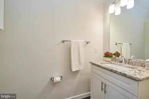 Bath - 7940 Turtle Creek Cir, Gainesville, VA 20155 photo 1 of 6