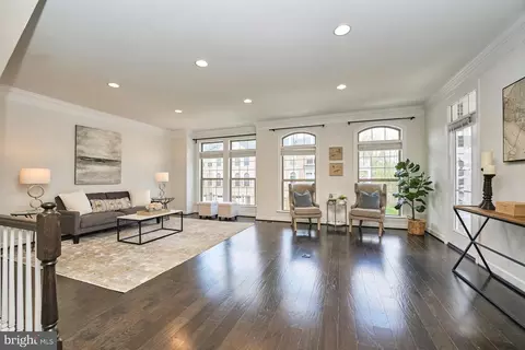 Living - 7940 Turtle Creek Cir, Gainesville, VA 20155 photo 1 of 4