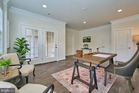 Dining - 7940 Turtle Creek Cir, Gainesville, VA 20155 photo 5 of 5