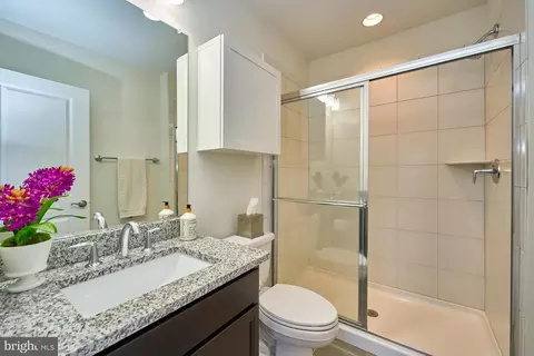 Bath - 7940 Turtle Creek Cir, Gainesville, VA 20155 photo 6 of 6