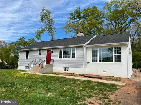 8428 Rugby Rd, Manassas Park, VA 20111