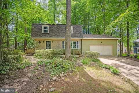 16049 Fairway Dr, Dumfries, VA 22025