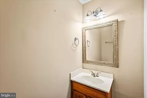 Bath - 8637 Centerton Ln, Manassas, VA 20111 photo 1 of 4