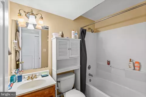 Bath - 8637 Centerton Ln, Manassas, VA 20111 photo 4 of 4