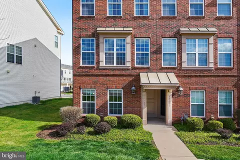 15409 Rosemont Manor Dr, Haymarket, VA 20169