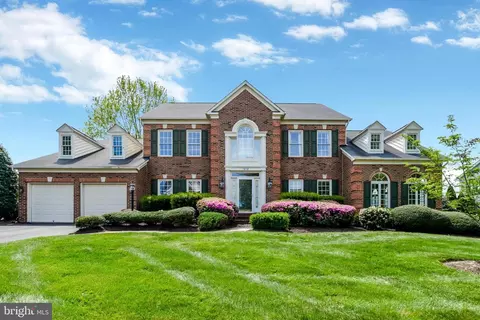 7858 Virginia Oaks Dr, Gainesville, VA 20155