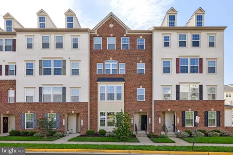 7566 Brunson Cir, Gainesville, VA 20155