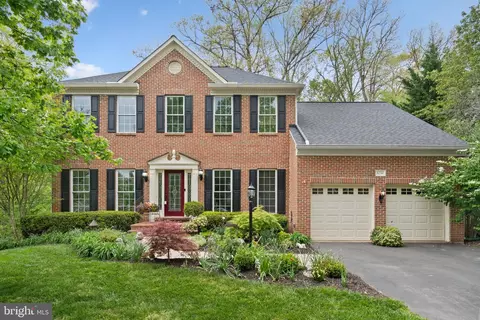 8096 Willingboro Ct, Gainesville, VA 20155