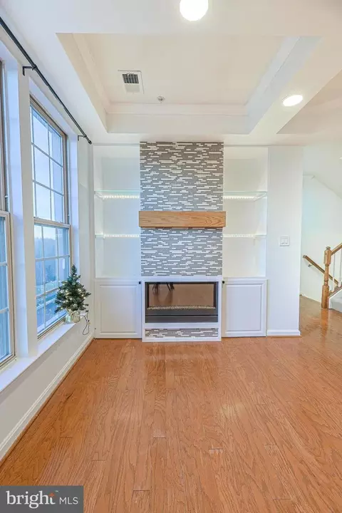 Living - 7824 Cedar Branch Dr, Gainesville, VA 20155 photo 2 of 11