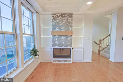 Living - 7824 Cedar Branch Dr, Gainesville, VA 20155 photo 3 of 11