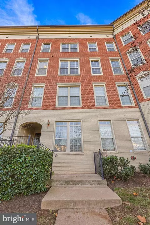 7824 Cedar Branch Dr, Gainesville, VA 20155