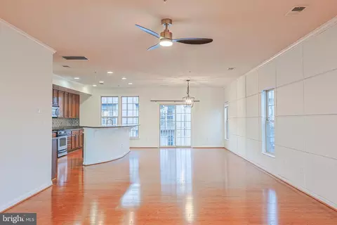Living - 7824 Cedar Branch Dr, Gainesville, VA 20155 photo 6 of 11