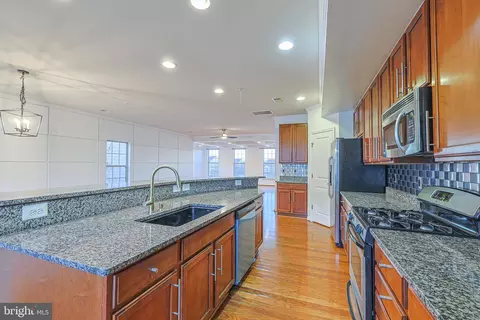 Kitchen - 7824 Cedar Branch Dr, Gainesville, VA 20155 photo 2 of 6