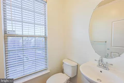 Entry Way - 7824 Cedar Branch Dr, Gainesville, VA 20155 photo 6 of 12