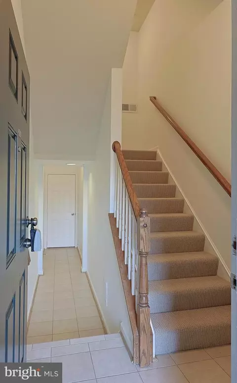 Entry Way - 7824 Cedar Branch Dr, Gainesville, VA 20155 photo 2 of 12