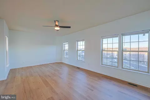 Living - 7824 Cedar Branch Dr, Gainesville, VA 20155 photo 9 of 11