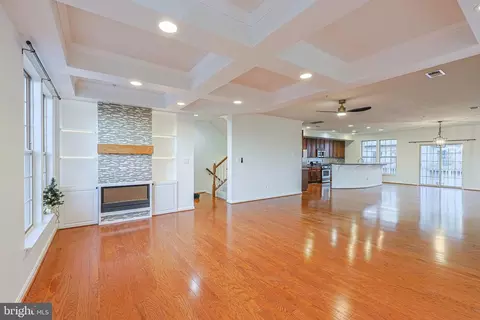 Living - 7824 Cedar Branch Dr, Gainesville, VA 20155 photo 4 of 11