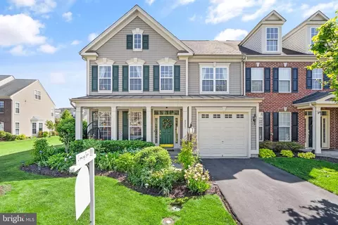 9307 Warren Falls Ln, Bristow, VA 20136