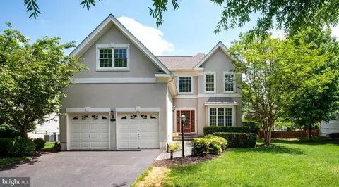 5794 Waterloo Bridge Cir, Haymarket, VA 20169