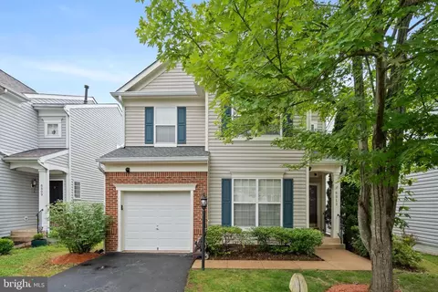 6813 Hollow Glen Ct, Gainesville, VA 20155