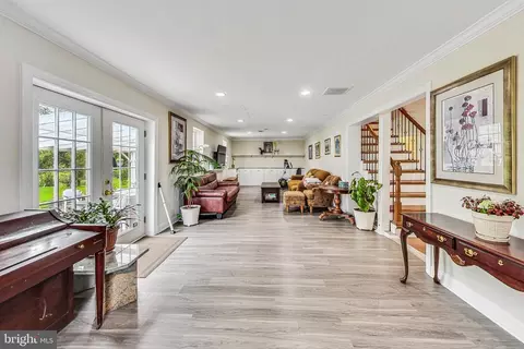 15014 Cloverdale Rd, Woodbridge, VA 22193