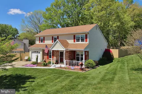 5930 Plumwood Ln, Woodbridge, VA 22193