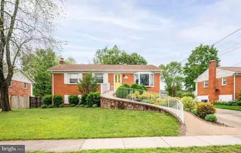 9710 King George Dr, Manassas, VA 20109