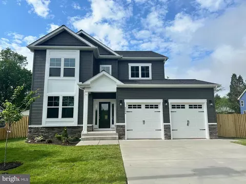 8504 Thomas Dr, Manassas, VA 20110