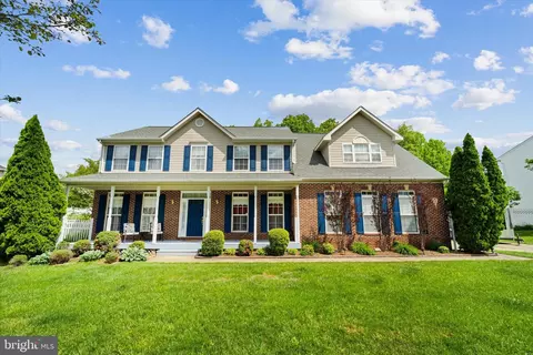 13329 Packard Dr, Woodbridge, VA 22193