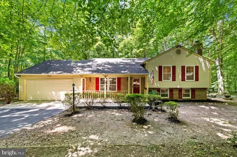 14442 Alps Dr, Woodbridge, VA 22193