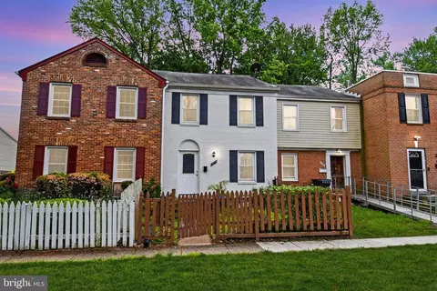 2853 Gloucester Ct, Woodbridge, VA 22191