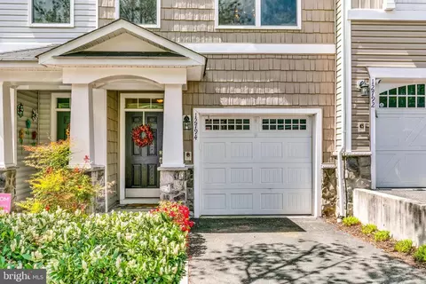 12794 Lotte Dr, Woodbridge, VA 22192